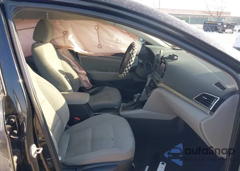 2018 Hyundai Elantra Value Edition z USA, uszkodzony, nr VIN 5NPD84LF5JH245527